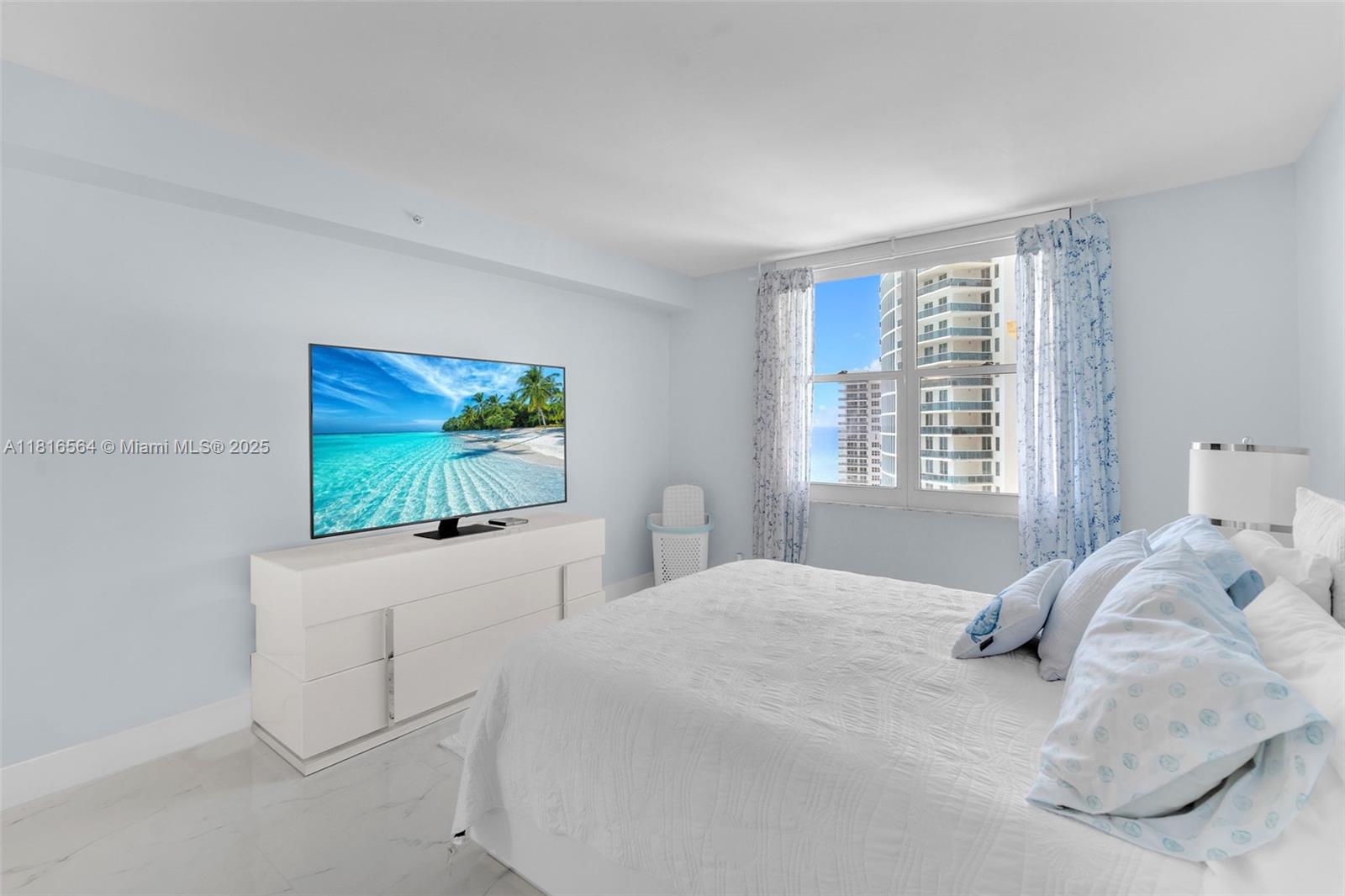 WAVE CONDO - Residential