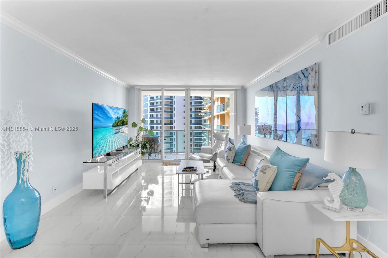 WAVE CONDO - Residential