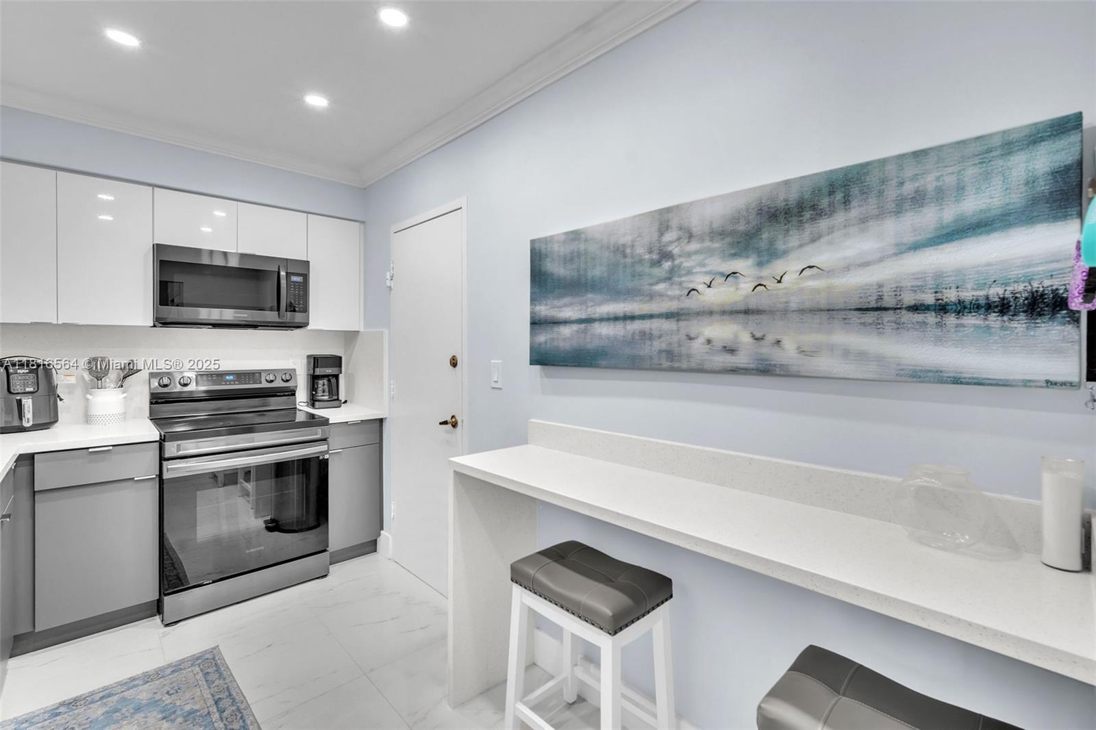 WAVE CONDO - Residential