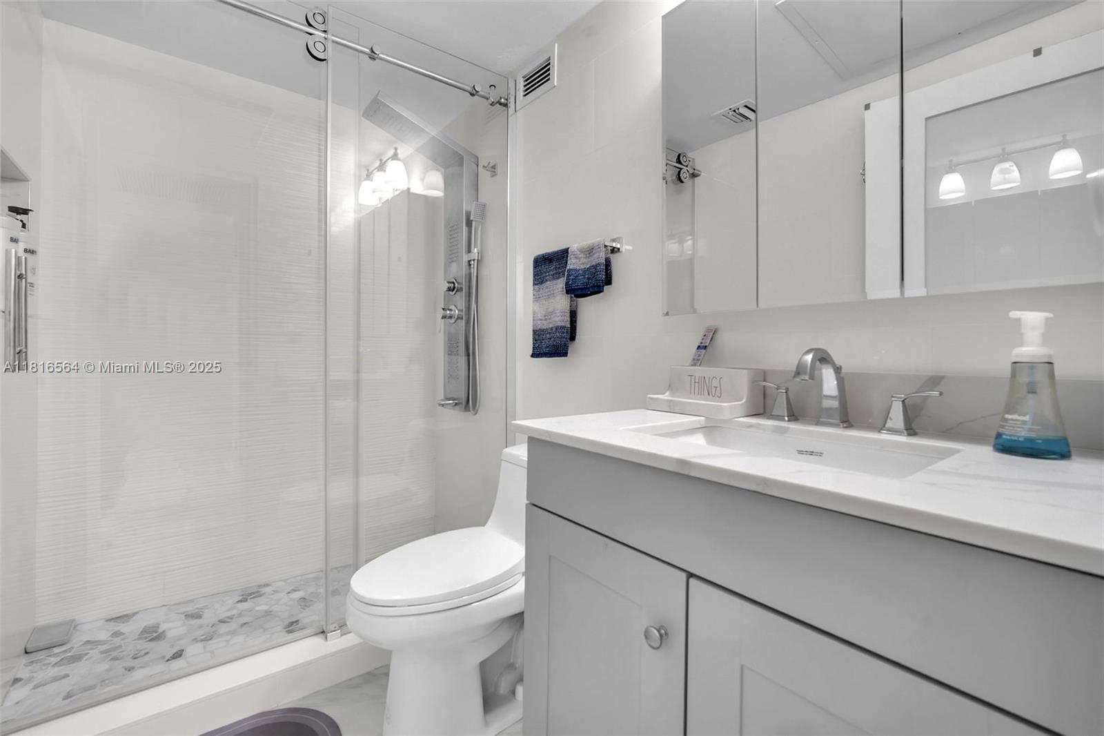 WAVE CONDO - Residential