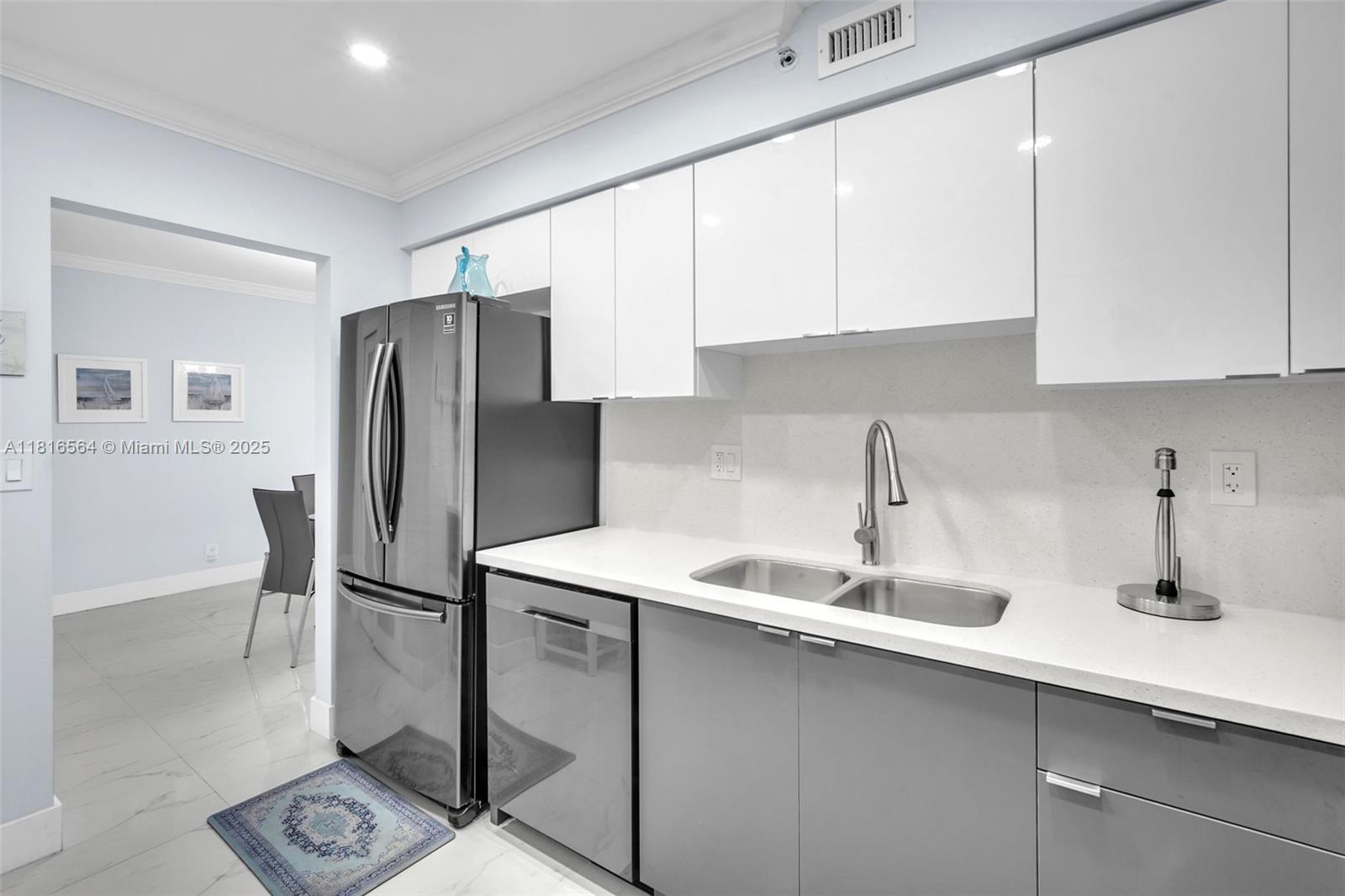 WAVE CONDO - Residential