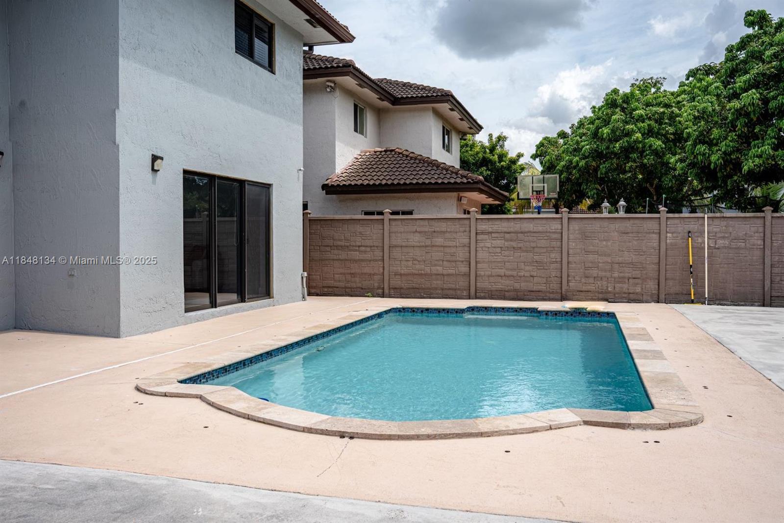 16710 SW 140th