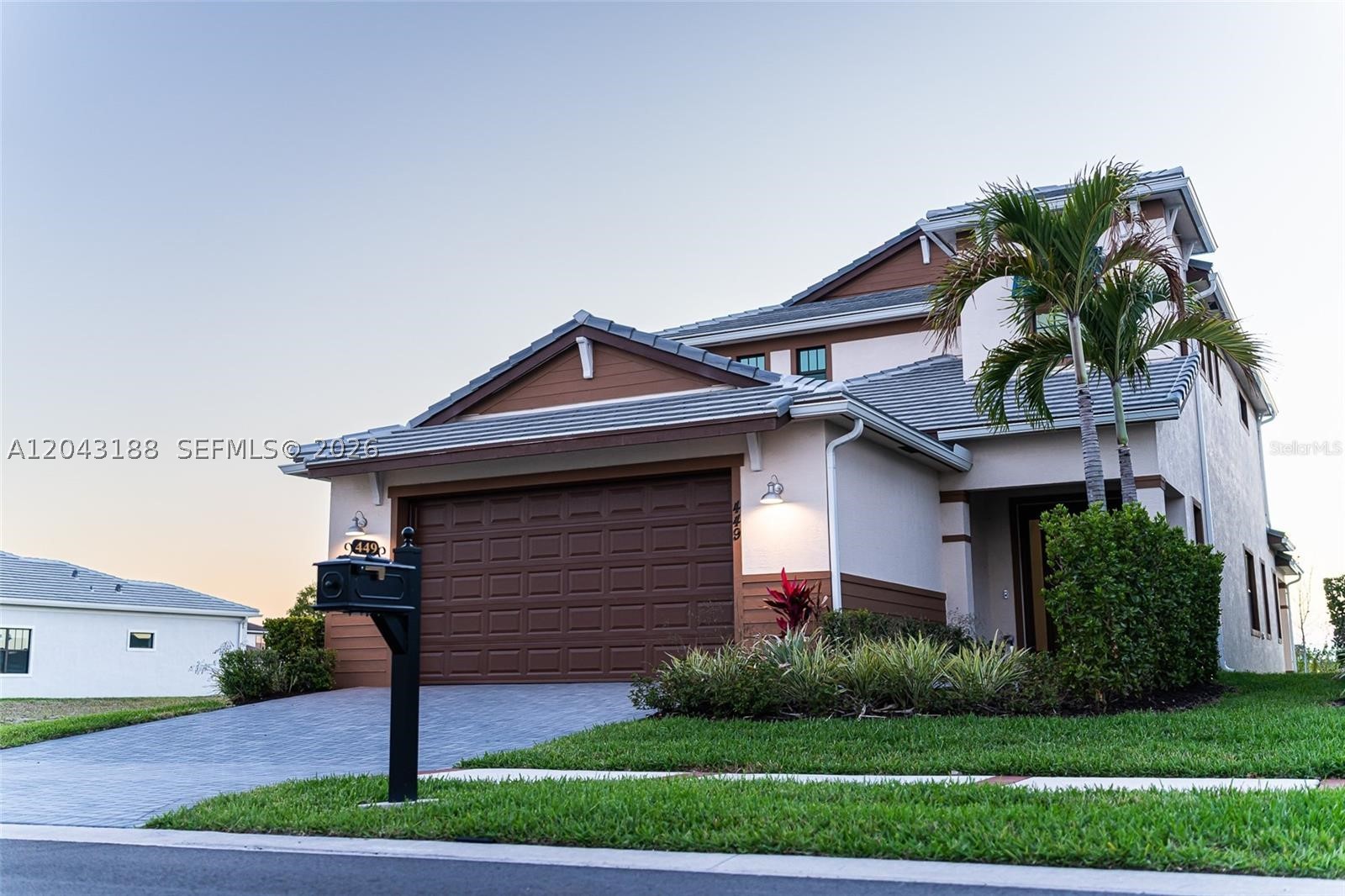 449 SE Fascino Cir