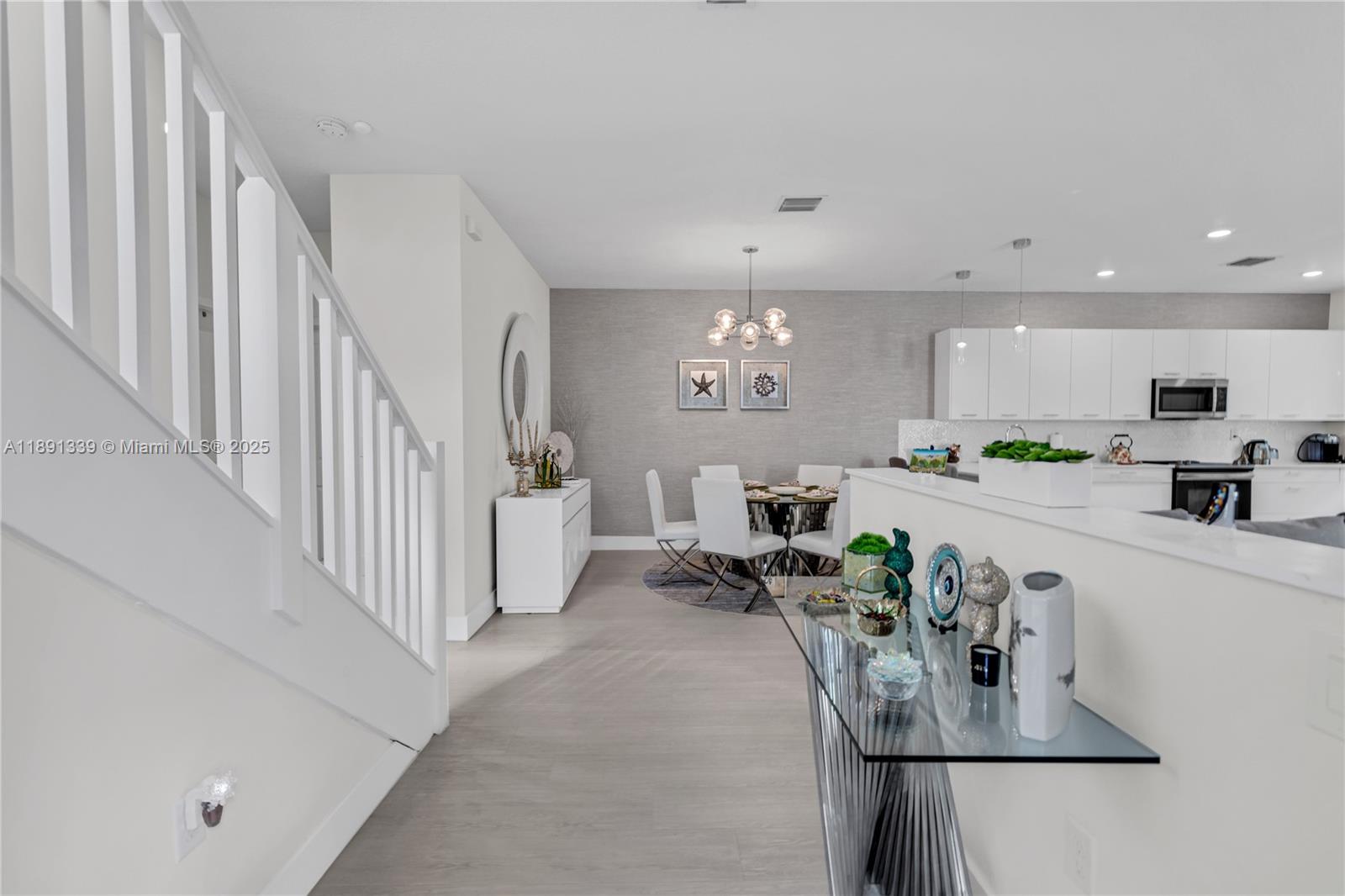 DOWNTOWN DORAL SOUTH PHAS - Residential Lease