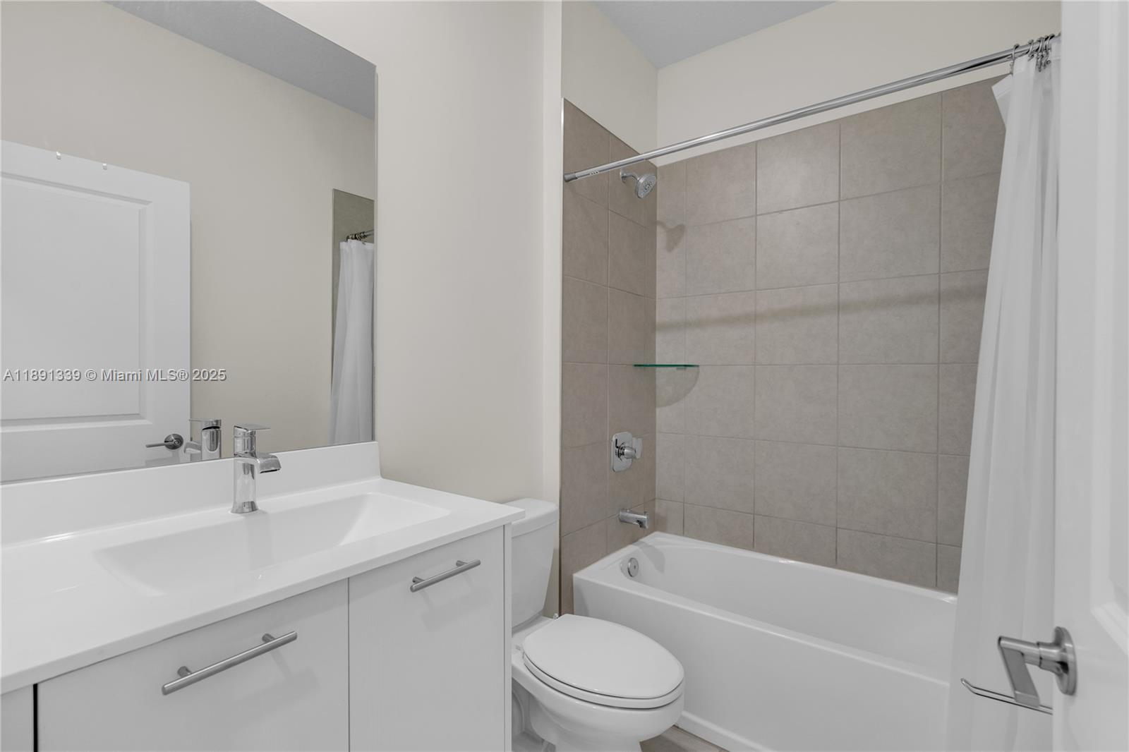 DOWNTOWN DORAL SOUTH PHAS - Residential Lease