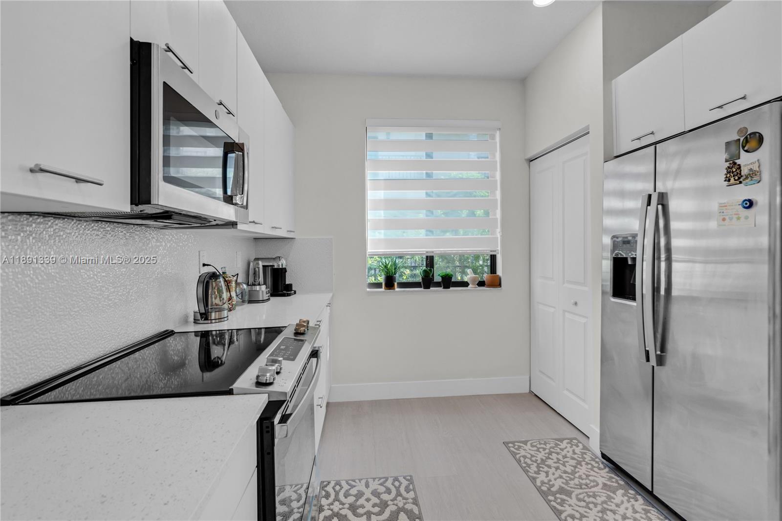 DOWNTOWN DORAL SOUTH PHAS - Residential Lease