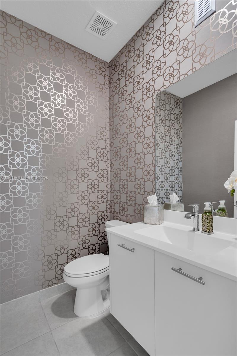 DOWNTOWN DORAL SOUTH PHAS - Residential Lease