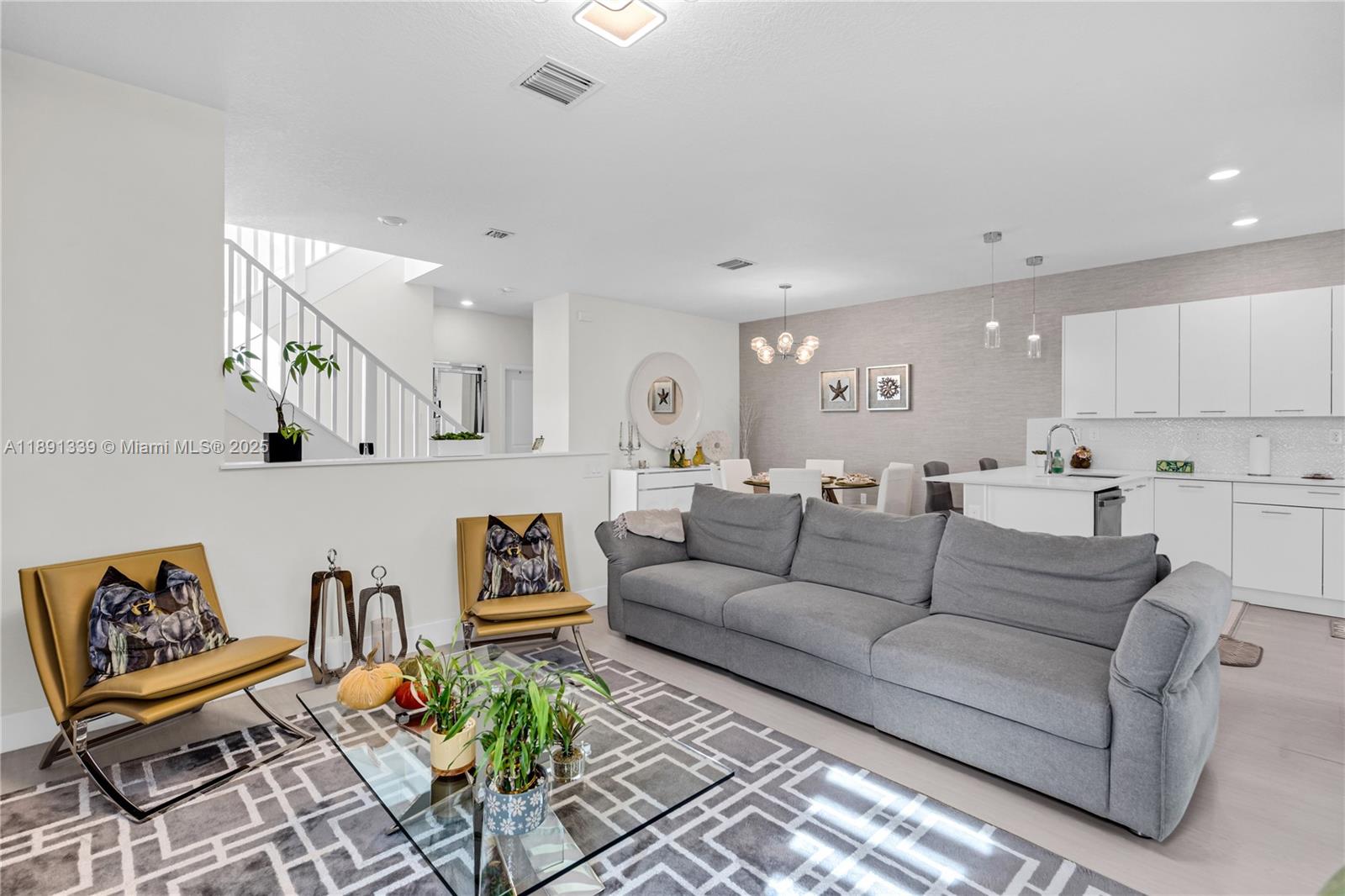 DOWNTOWN DORAL SOUTH PHAS - Residential Lease