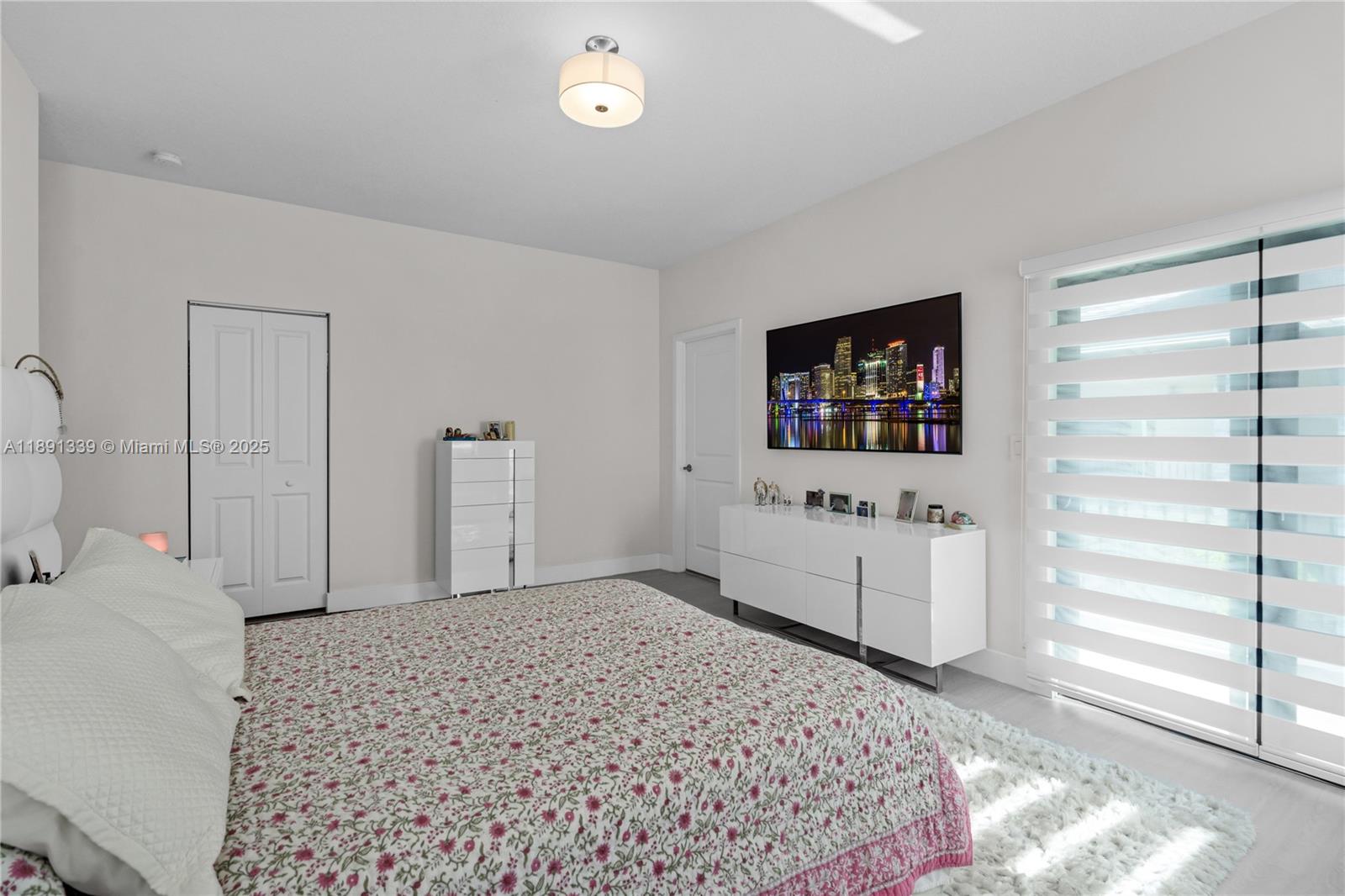 DOWNTOWN DORAL SOUTH PHAS - Residential Lease