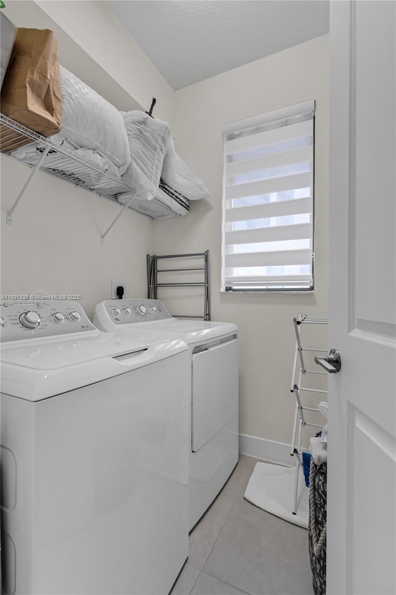DOWNTOWN DORAL SOUTH PHAS - Residential Lease