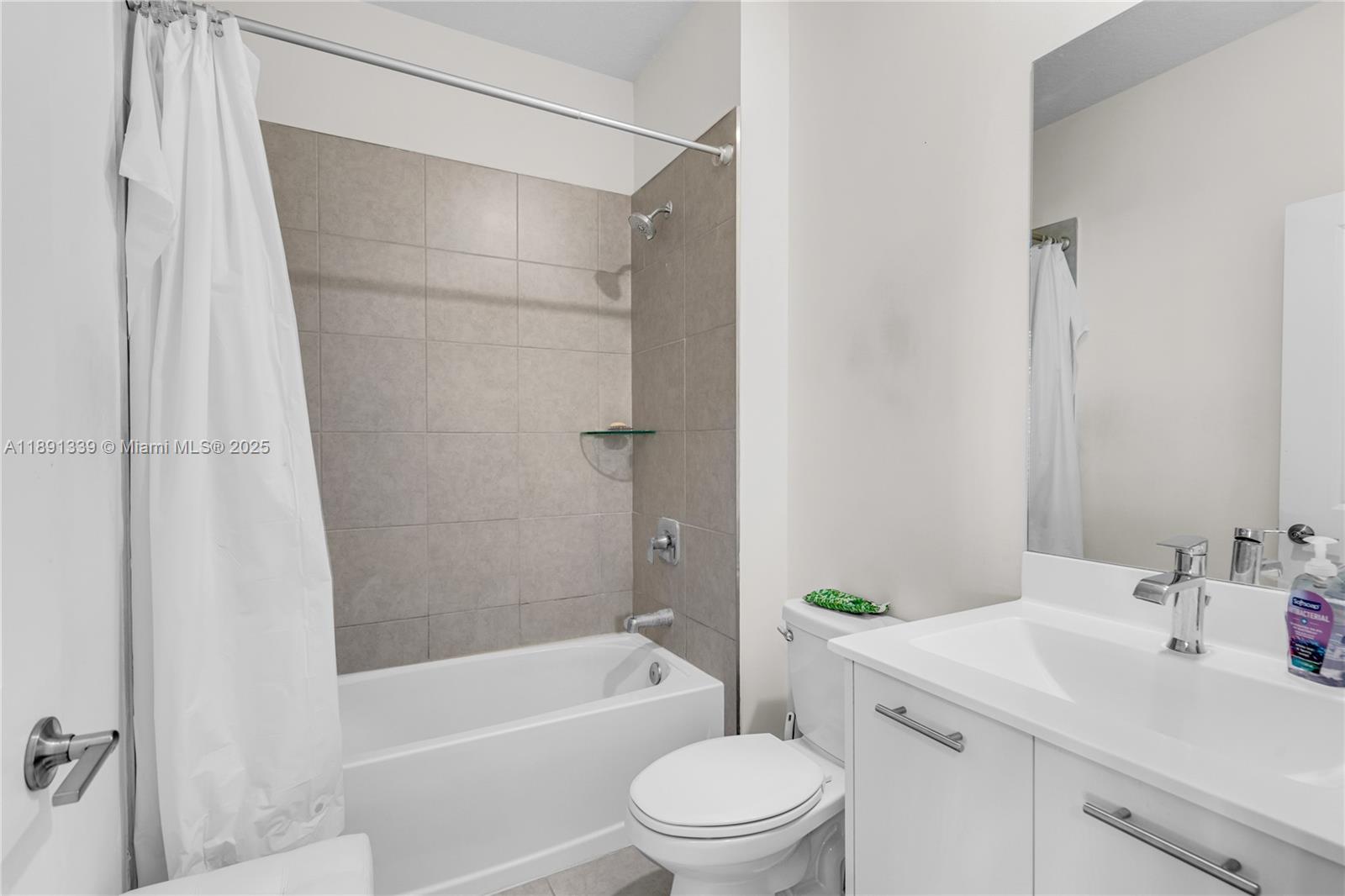 DOWNTOWN DORAL SOUTH PHAS - Residential Lease