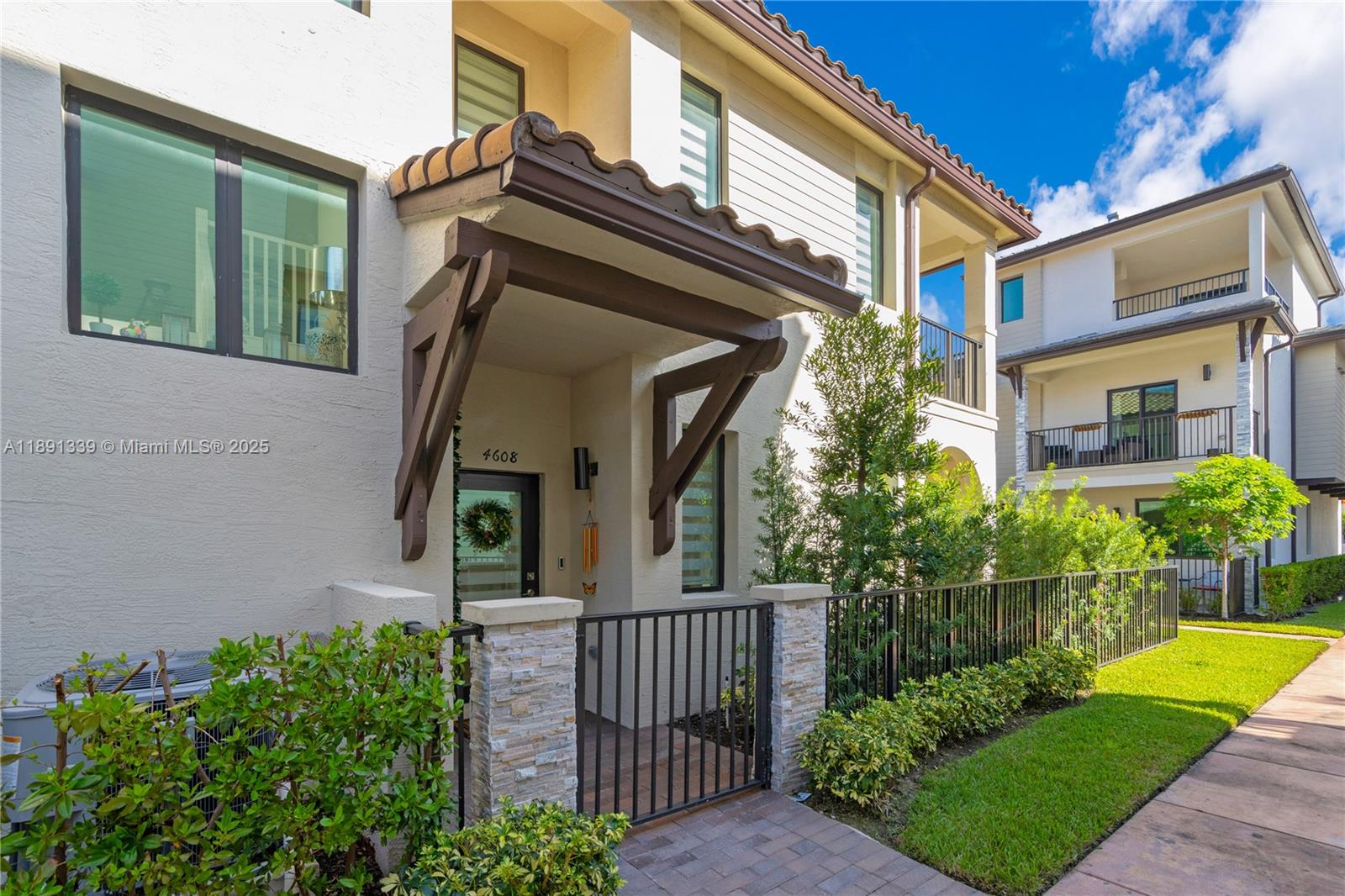 DOWNTOWN DORAL SOUTH PHAS - Residential Lease