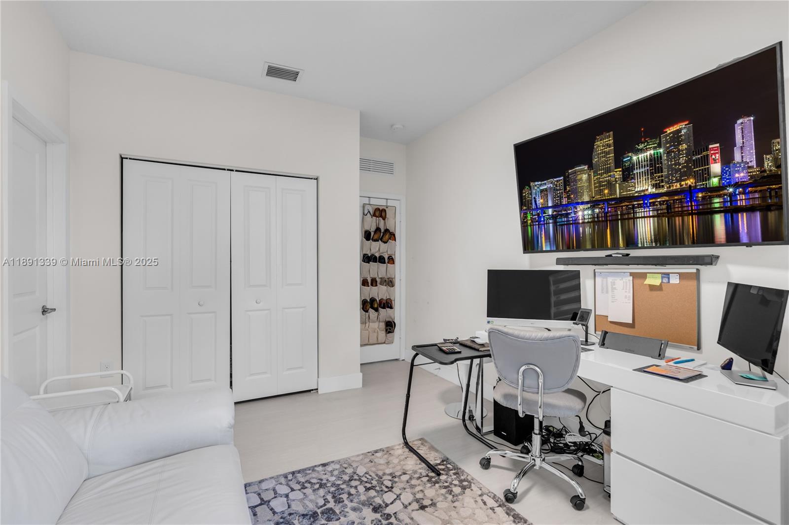 DOWNTOWN DORAL SOUTH PHAS - Residential Lease
