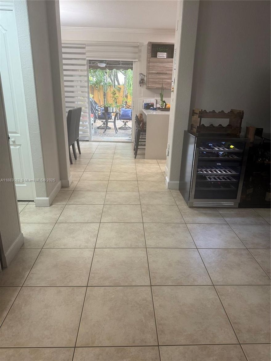 BEAUTIFUL   TONWHOUSE   TWO  BEDROM , TWO  BATHROOM , AND HALF  BATH HOUSE ,,,WITH  A FULLY  REMODELED  PATIO...INTERESTED  PARTIES  SHOULD  CALL  ANA  CALL  ANA    AVAILABLE  AVAILABLE  AVILABLE