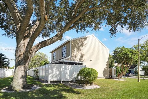 Tiny photo for 301 Lakewood Drive #8A, Jupiter, FL 33458 (MLS # A11975856)