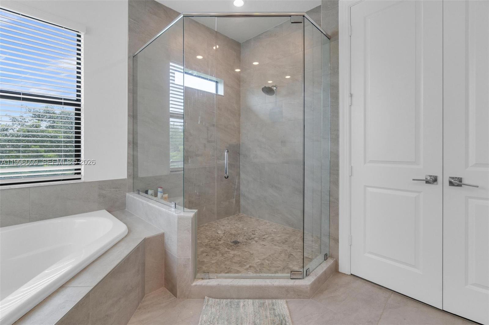 PARKLAND BAY - Residential