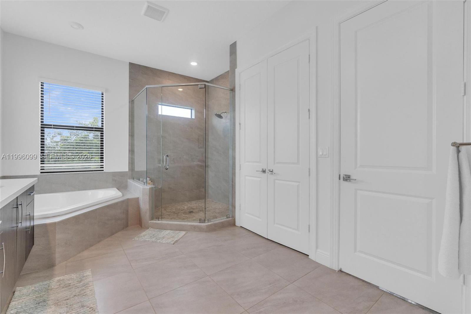 PARKLAND BAY - Residential