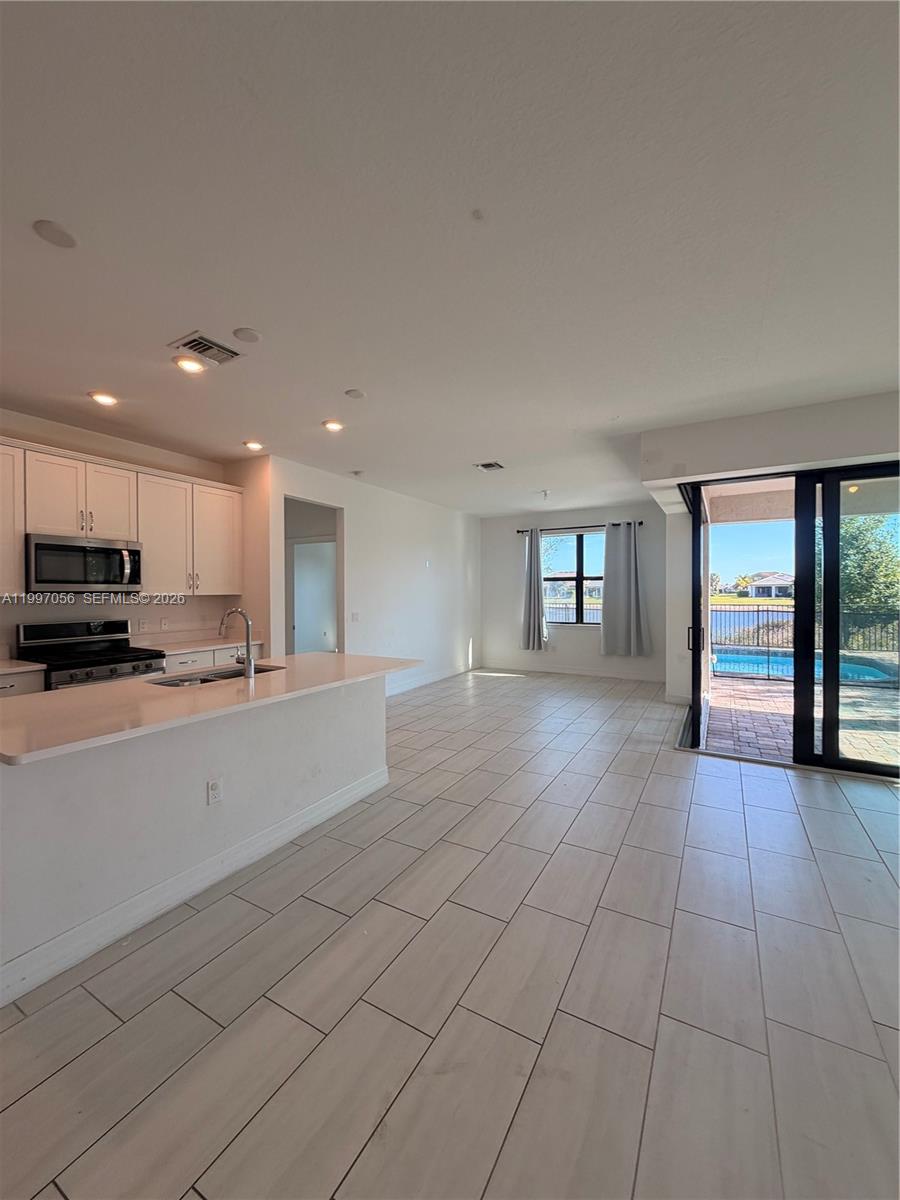 FIELDS AT GULFSTREAM POLO - Residential Lease