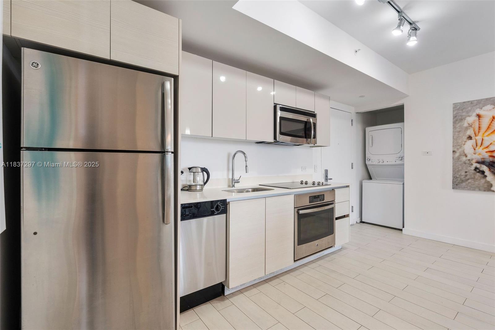 BEACHWALK CONDOMINIUM - Residential