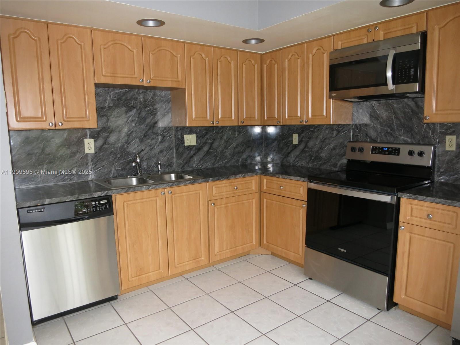 HORIZONS WEST CONDO #5 - Residential Lease