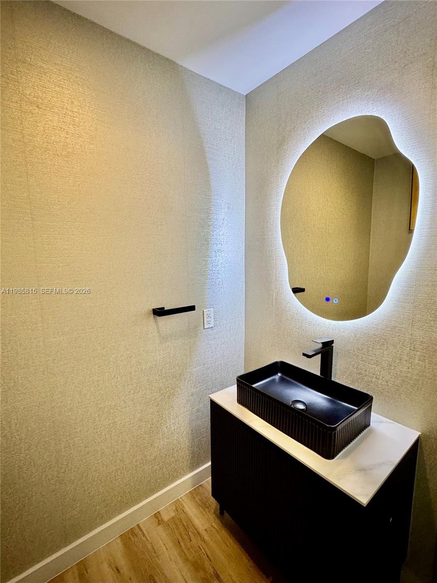 MET 1 CONDO - Residential