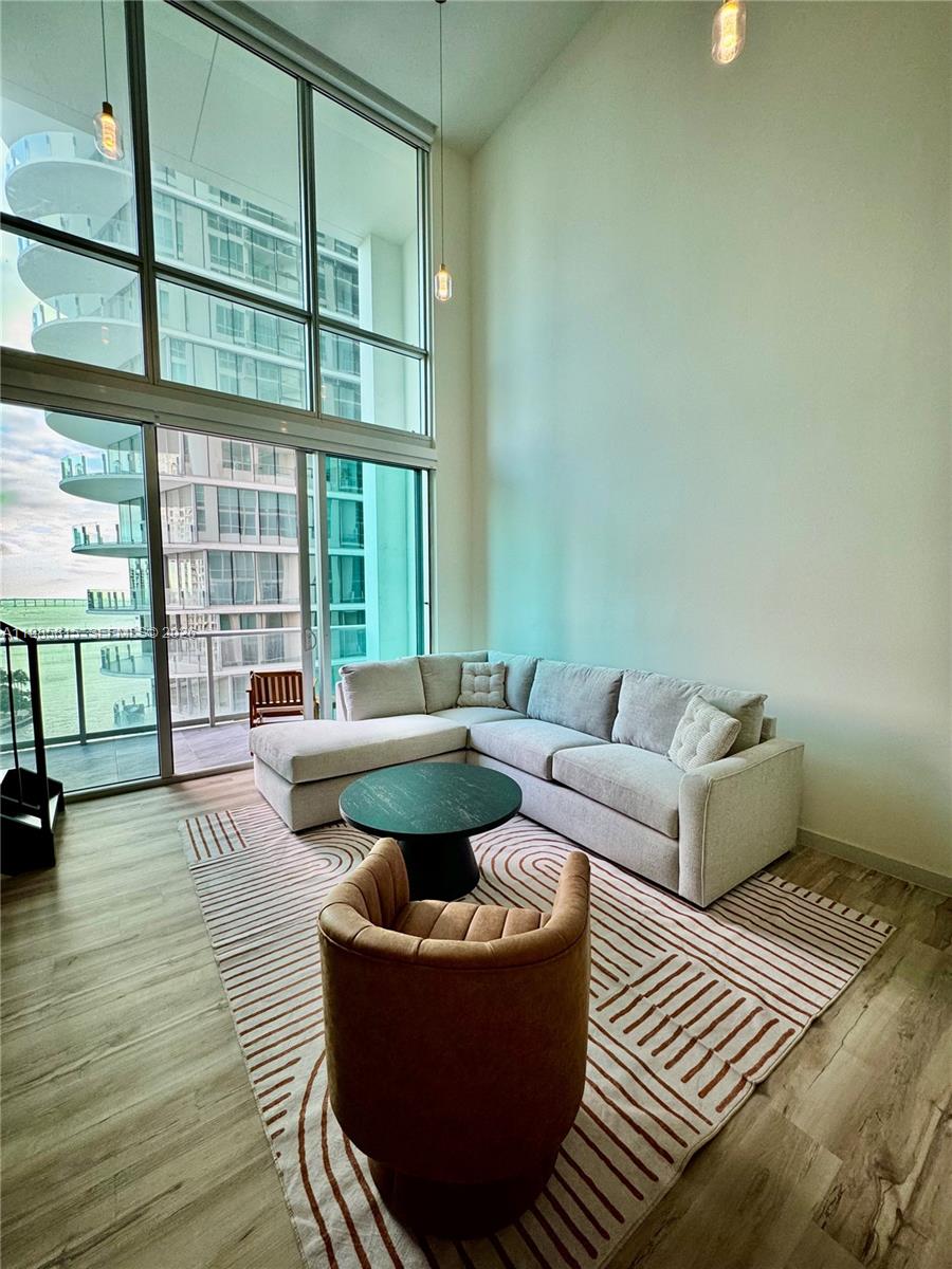 MET 1 CONDO - Residential