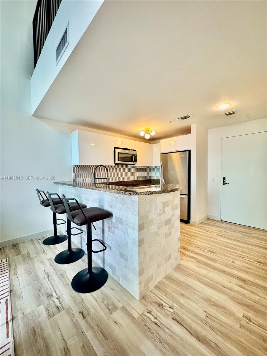 MET 1 CONDO - Residential