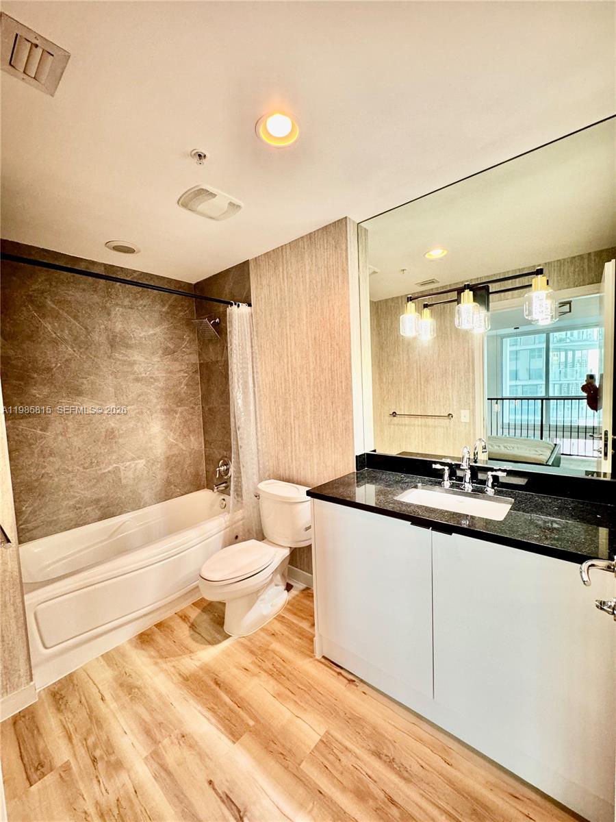 MET 1 CONDO - Residential