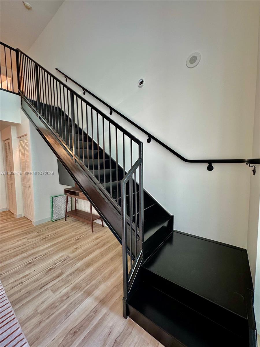 MET 1 CONDO - Residential