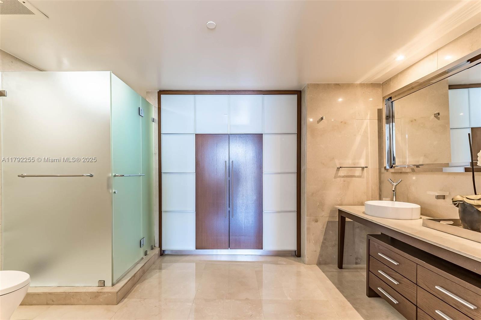 ICON BRICKELL NO TWO - Residential