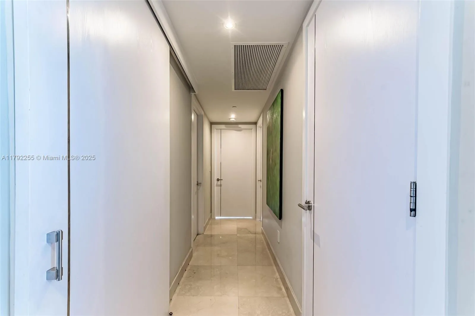 Miami, Florida 33131, United States, 3 Bedrooms Bedrooms, ,2 BathroomsBathrooms,Residential,Active,119986