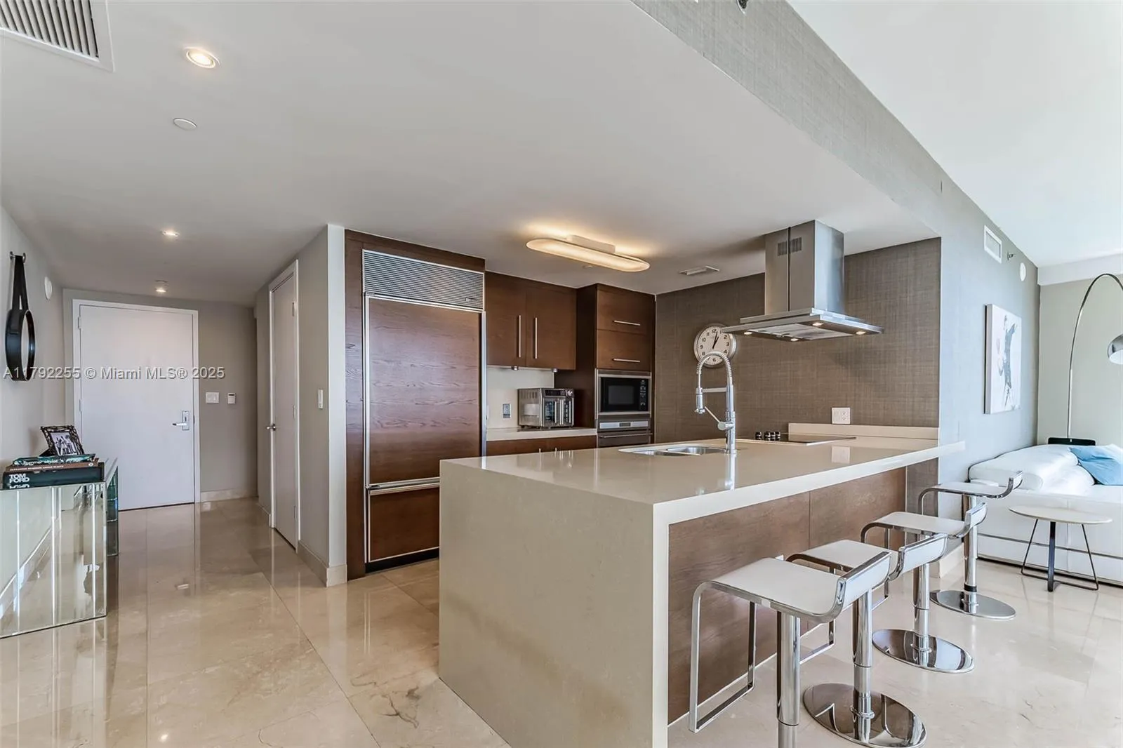 Miami, Florida 33131, United States, 3 Bedrooms Bedrooms, ,2 BathroomsBathrooms,Residential,Active,119986