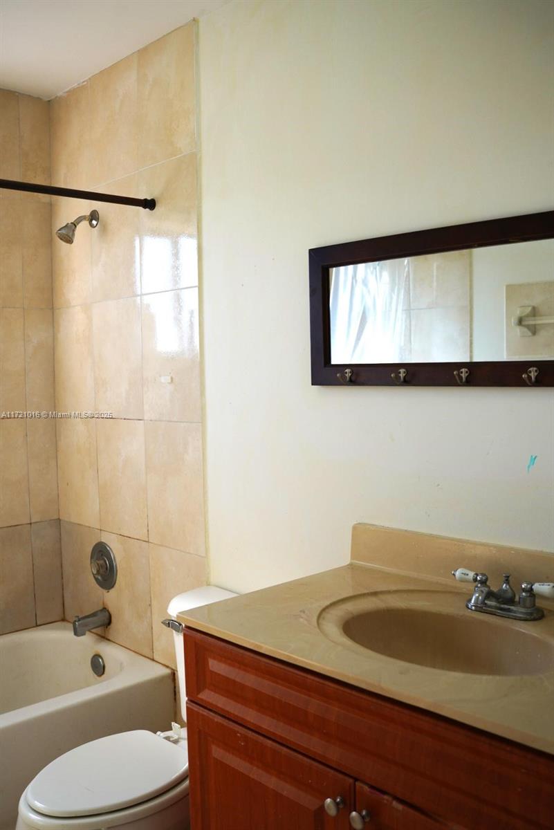 HORIZONS WEST CONDO #2 - Residential