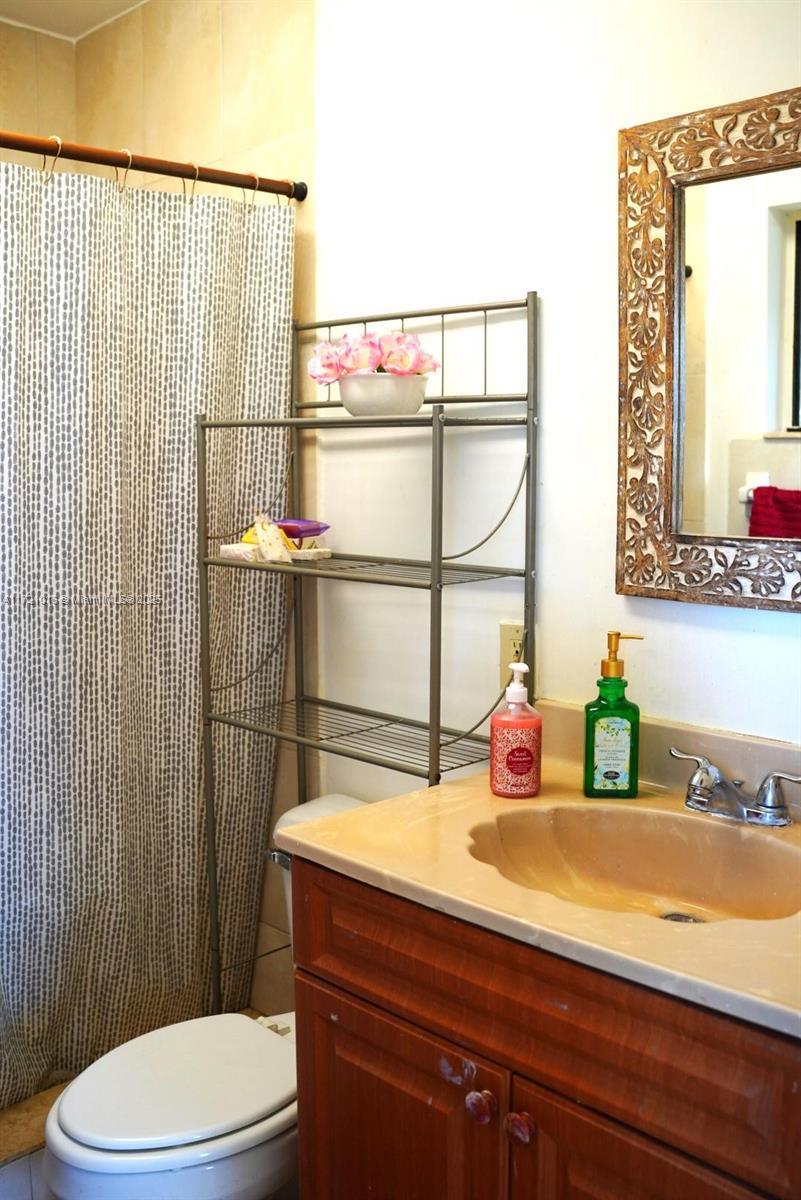 HORIZONS WEST CONDO #2 - Residential