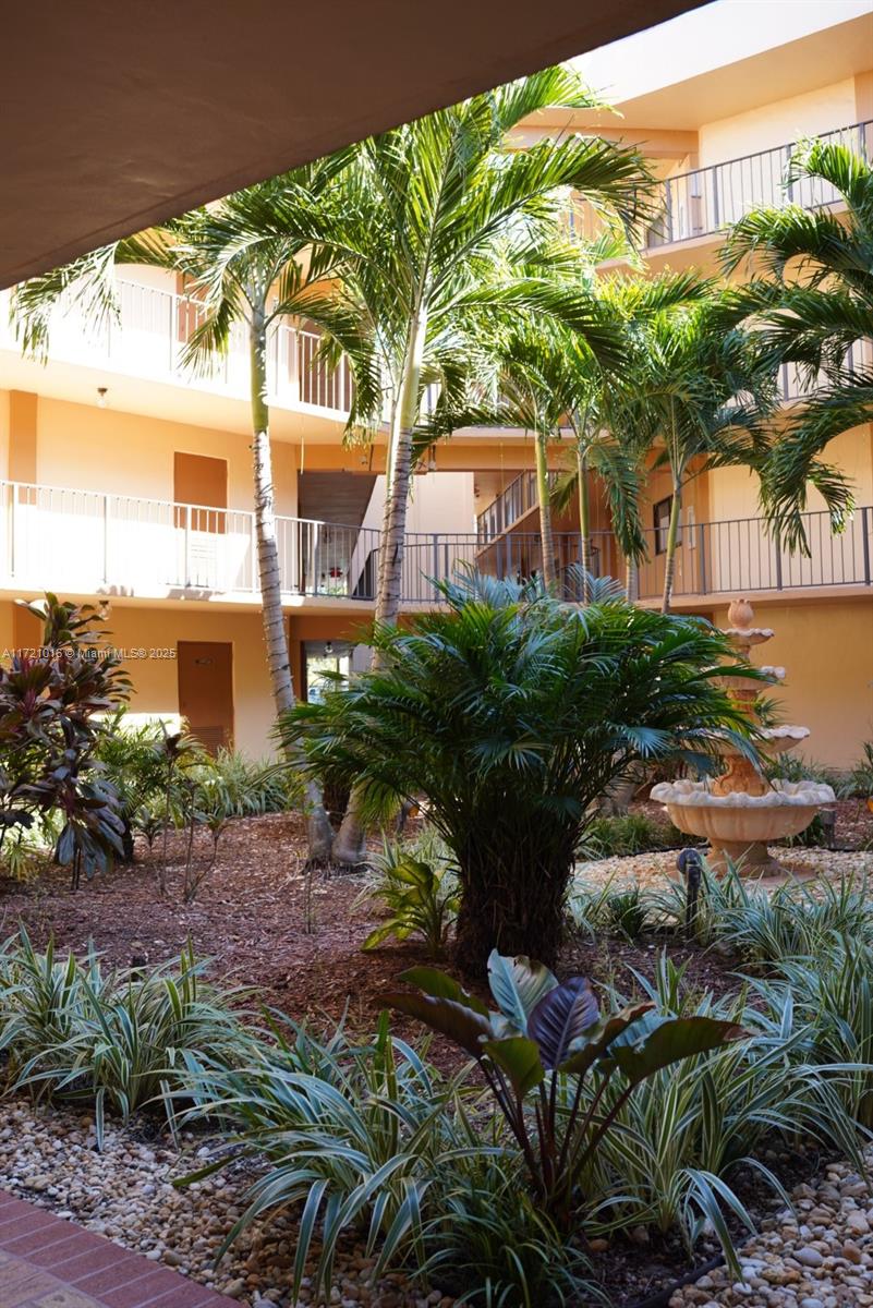 HORIZONS WEST CONDO #2 - Residential