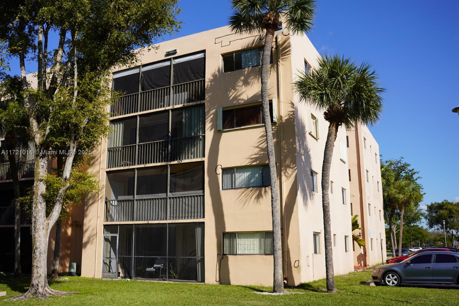 HORIZONS WEST CONDO #2 - Residential
