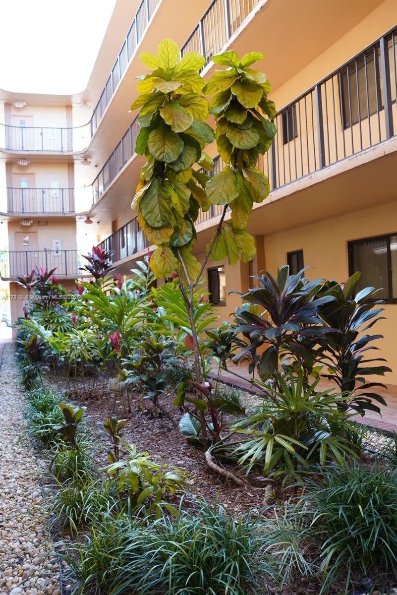 HORIZONS WEST CONDO #2 - Residential