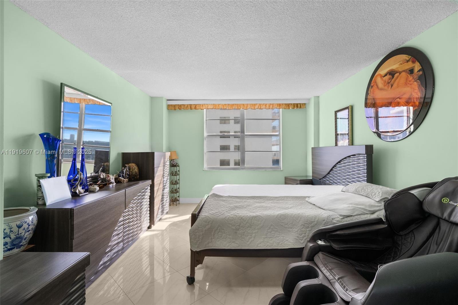 WINSTON TOWERS 500 CONDO - Residential