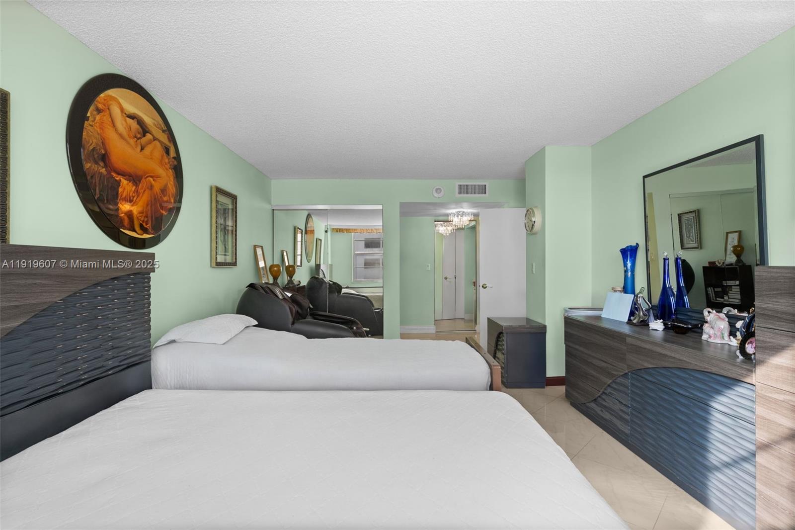 WINSTON TOWERS 500 CONDO - Residential