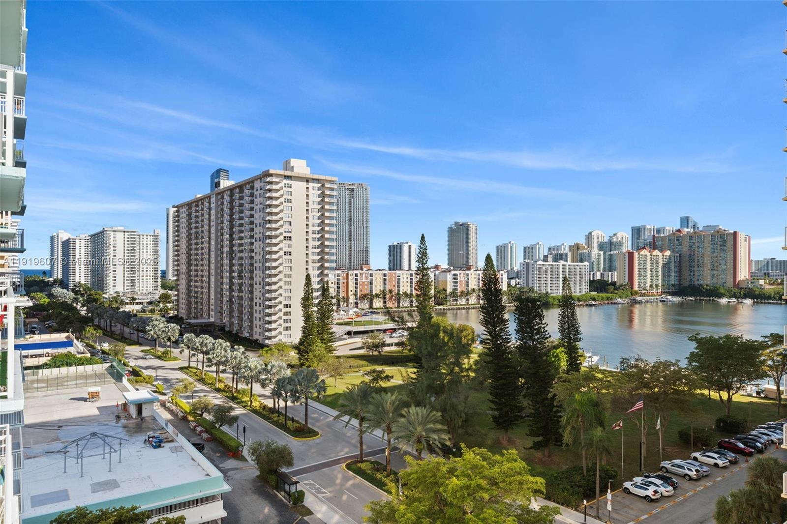 WINSTON TOWERS 500 CONDO - Residential