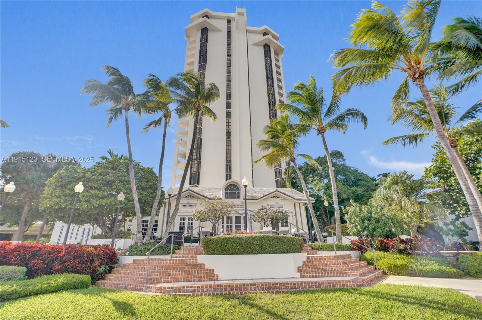 TOWERS OF QUAYSIDE - Residential
