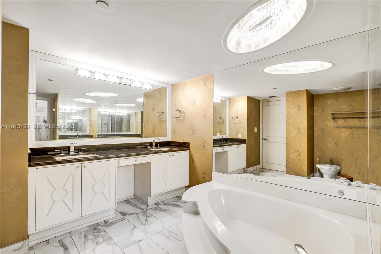 TOWERS OF QUAYSIDE - Residential