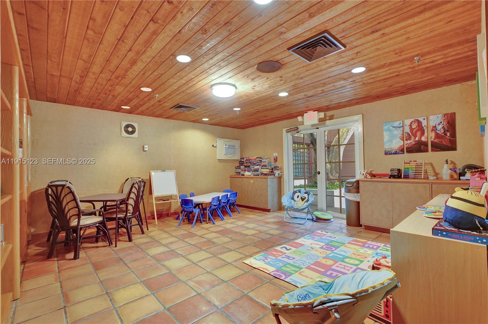 TOWERS OF QUAYSIDE - Residential