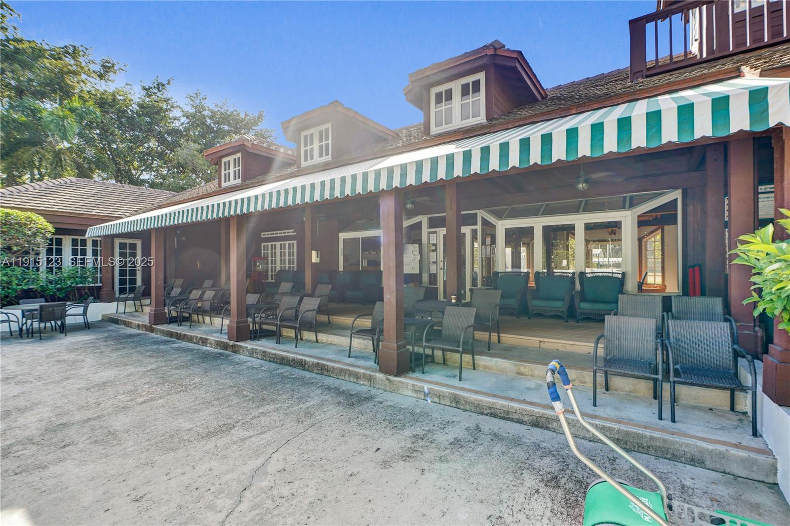 TOWERS OF QUAYSIDE - Residential