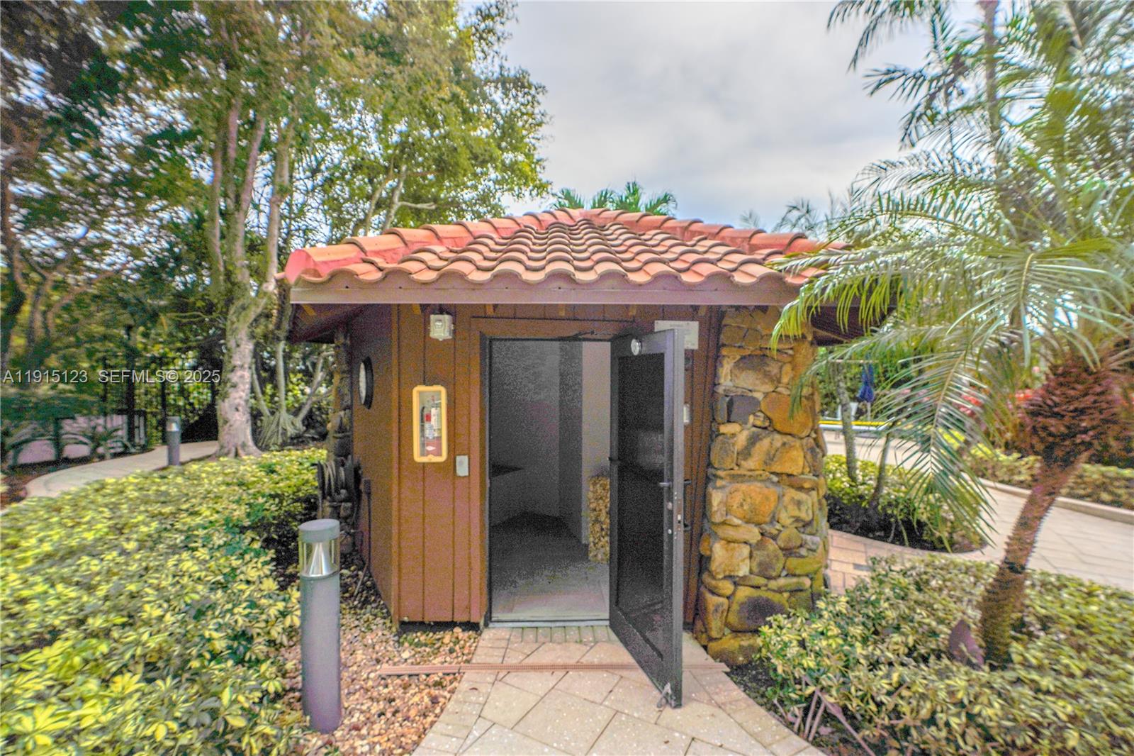 TOWERS OF QUAYSIDE - Residential