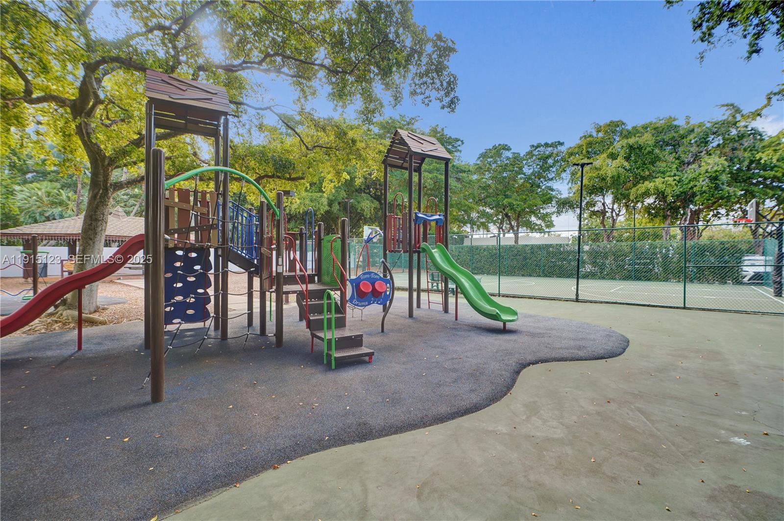 TOWERS OF QUAYSIDE - Residential