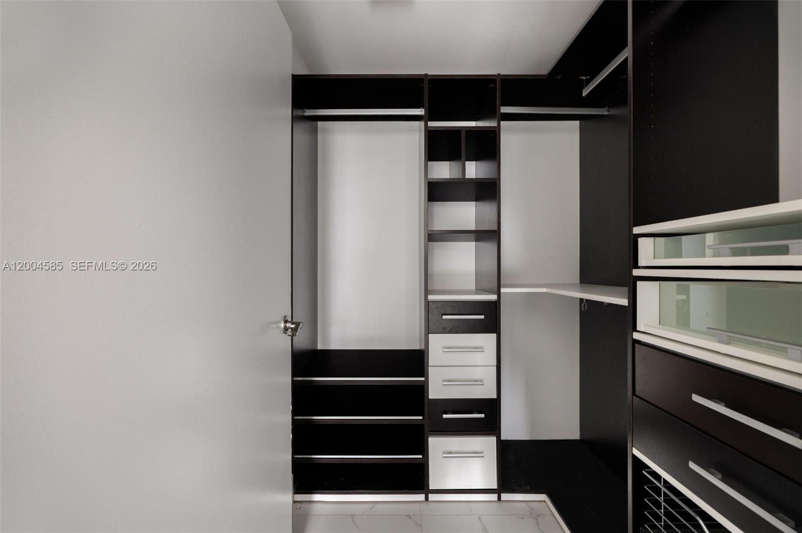 IVY CONDO - Residential