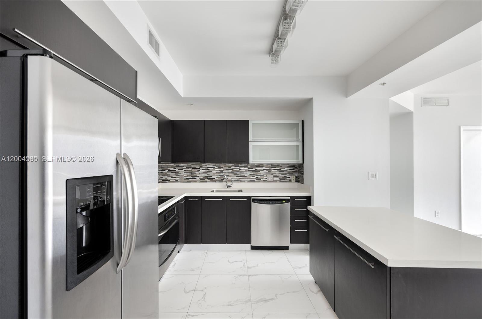 IVY CONDO - Residential