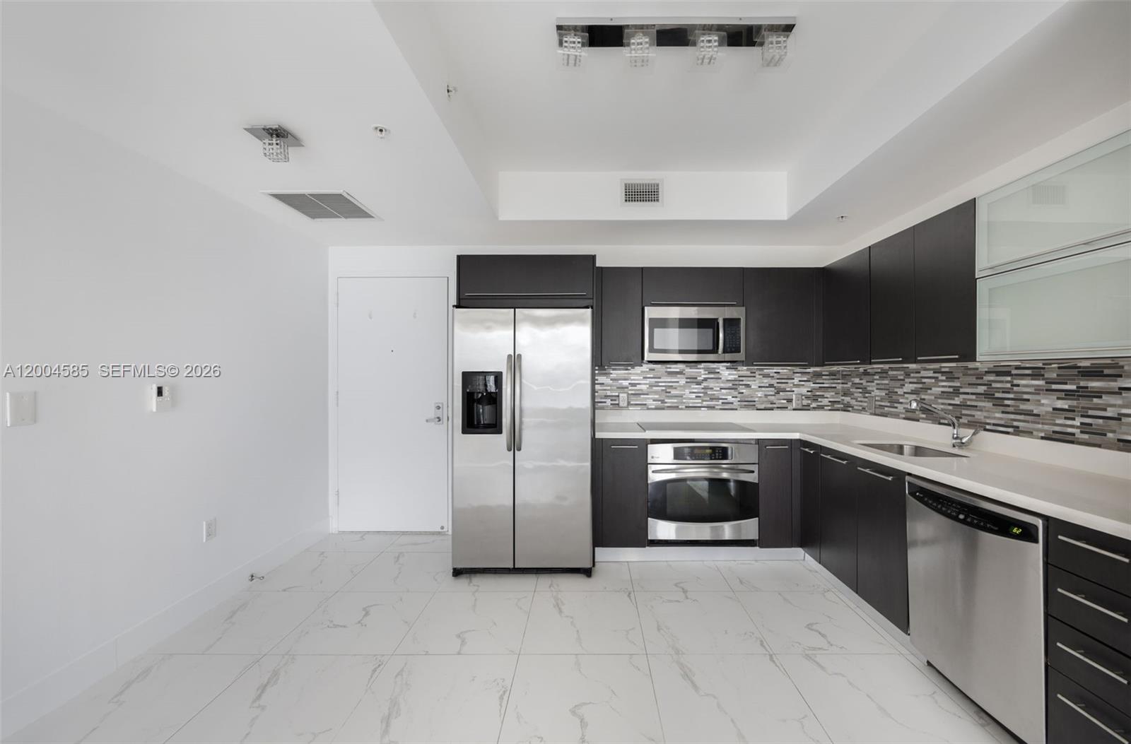 IVY CONDO - Residential