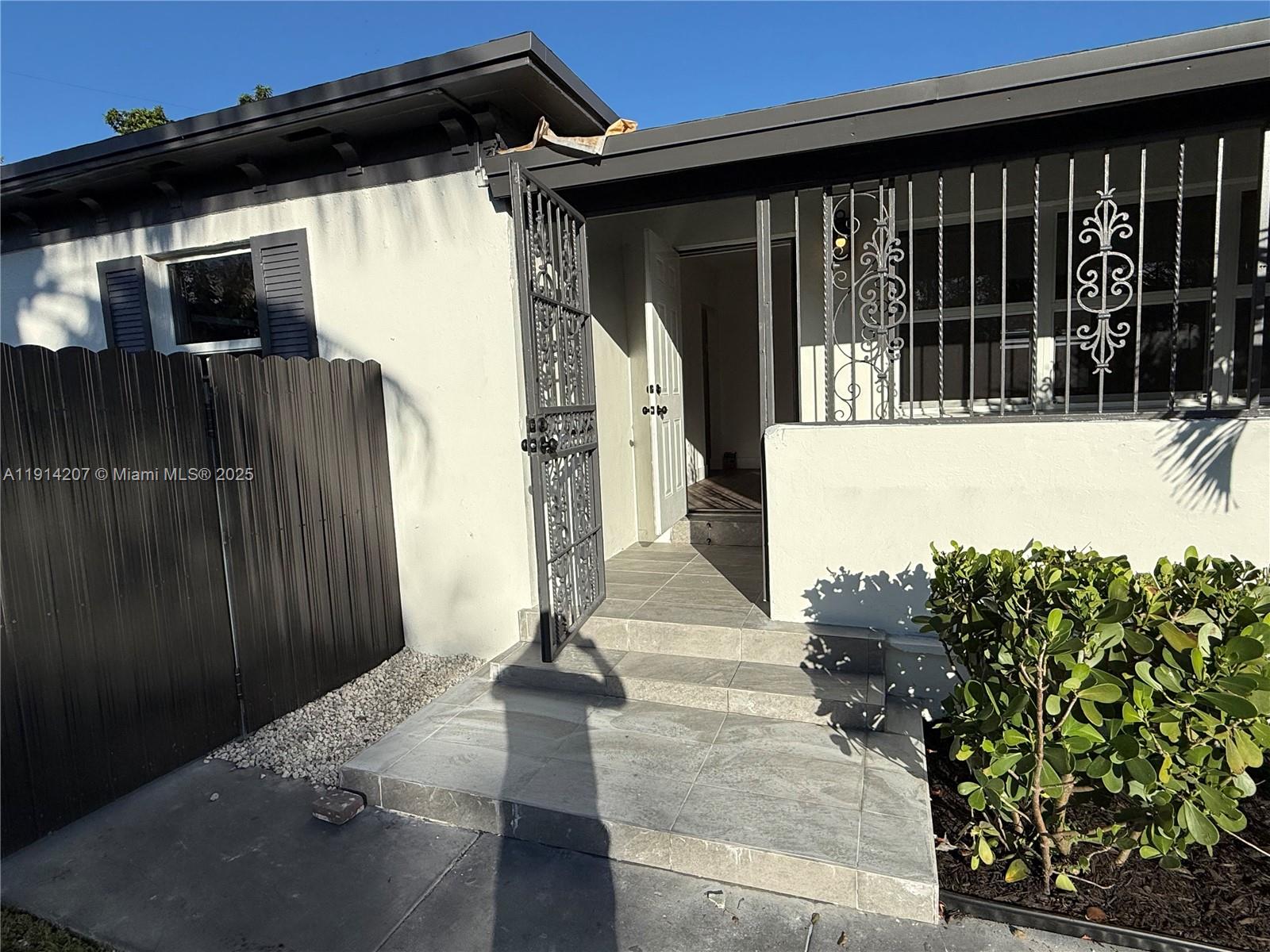 DRYSDALE MANOR - Residential Lease